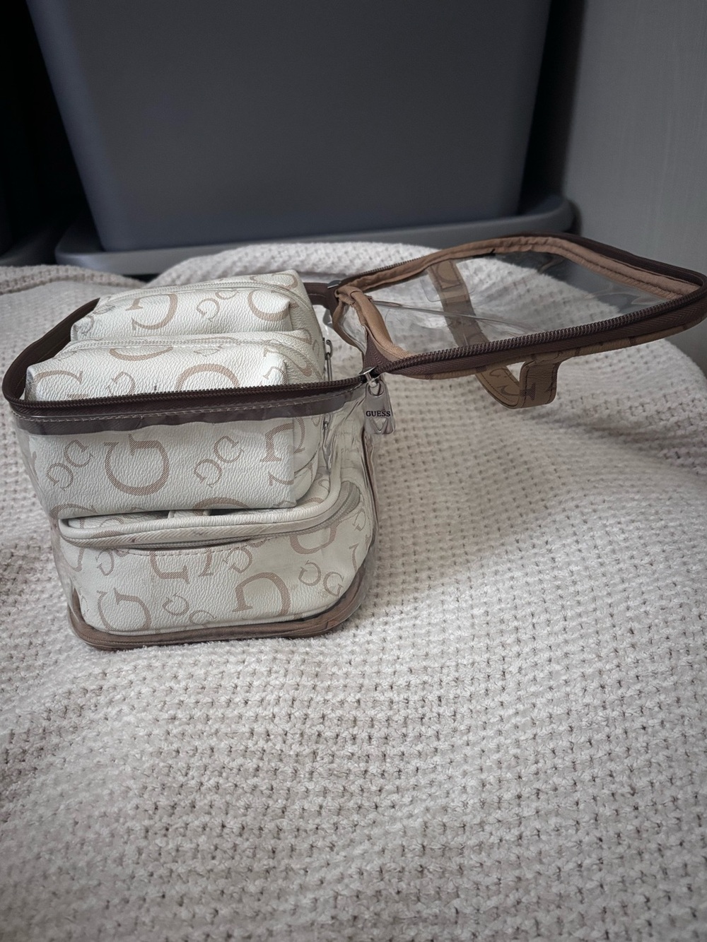 Guess Cosmetic Train Case set - Picture 5 of 8